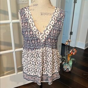 Sleeveless V-Neck Printed Top - White & Navy